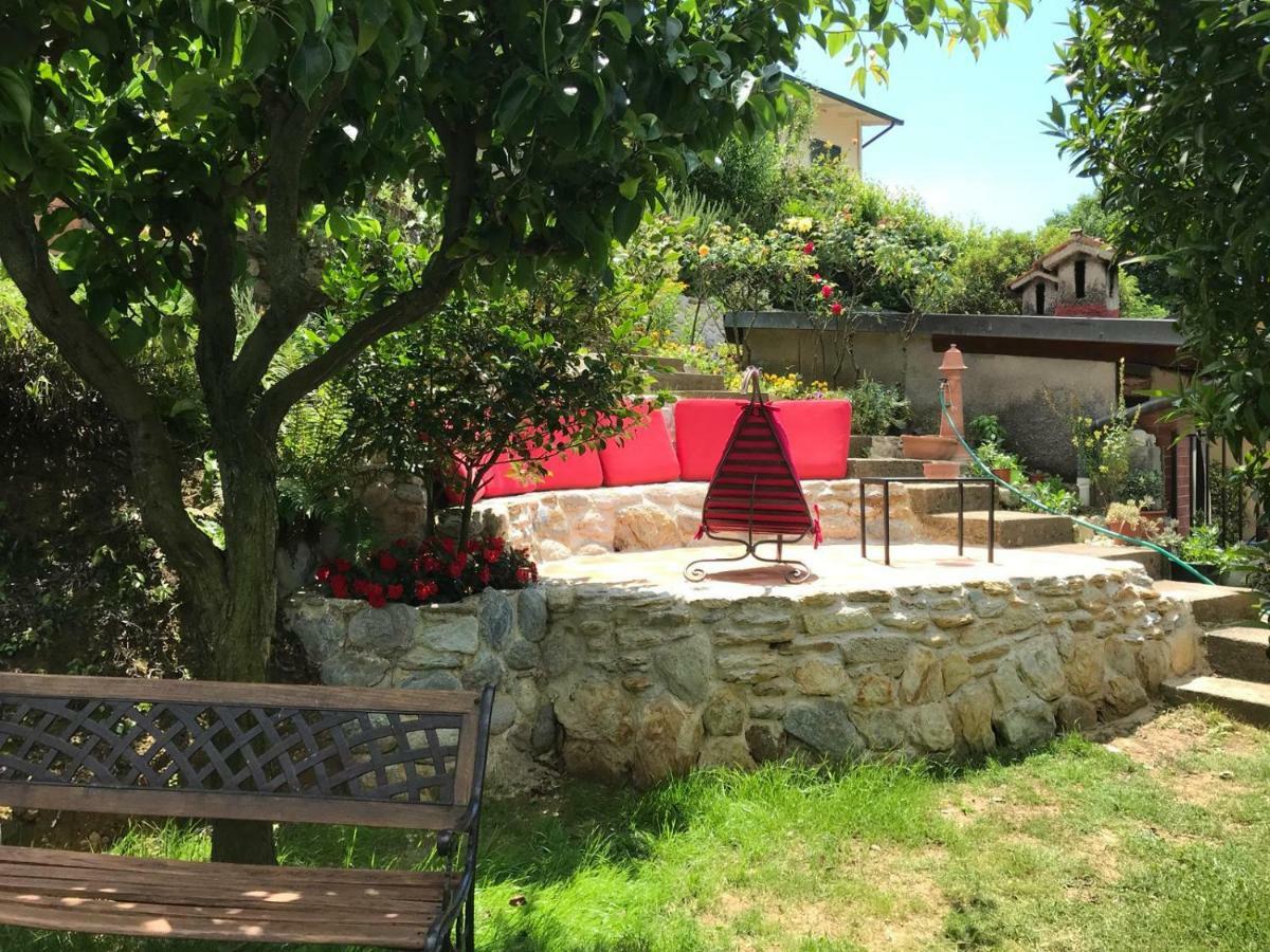 Parte Di Casa Con Giardino E Piscina Villa Pietrasanta Luaran gambar