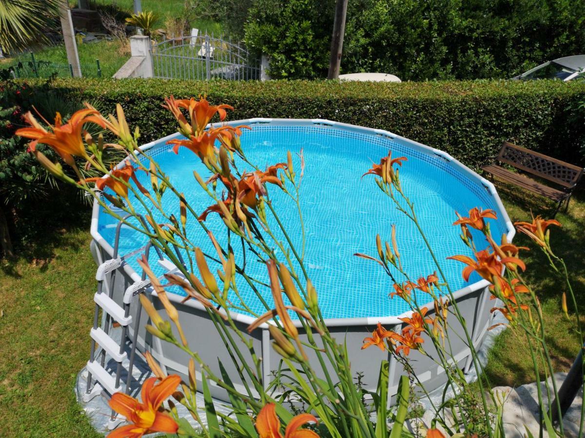 Parte Di Casa Con Giardino E Piscina Villa Pietrasanta Luaran gambar